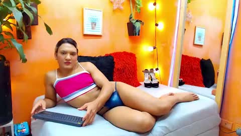 Snapshot of aslyhernandez chatting on 12-28-24, 03:15 ASLY online show from 12-28-24, 03:15