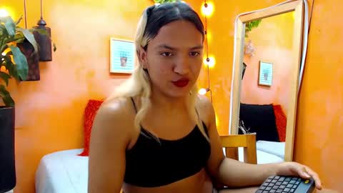 Snapshot of aslyhernandez chatting on 01-08-25, 03:07 ASLY online show from 01-08-25, 03:07