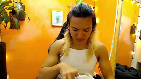 Snapshot of aslyhernandez chatting on 01-28-25, 11:28 ASLY online show from 01-28-25, 11:28