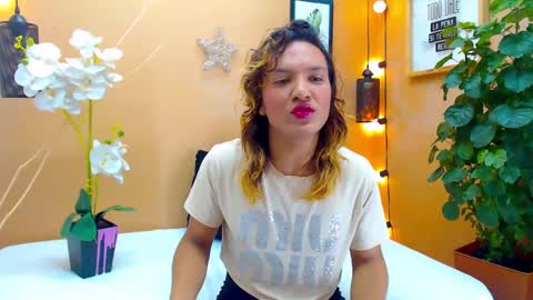 Snapshot of aslyhernandez chatting on 10-14-25, 12:17 ASLY online show from 10-14-25, 12:17