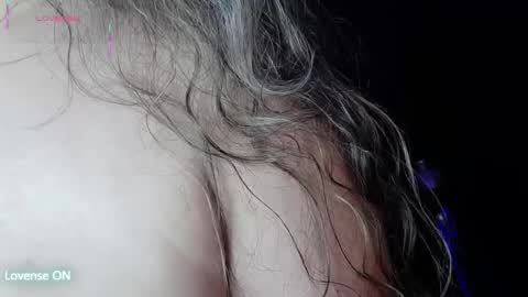 Snapshot of aspenruss chatting on 10-18-25, 07:25 online show from 10-18-25, 07:25