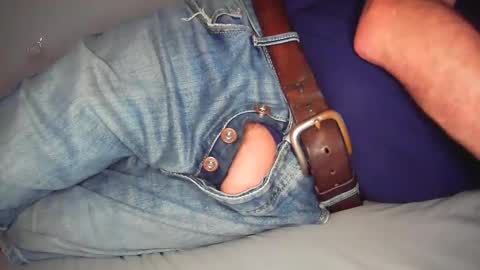 Will take commands from GuysWomenCouples etc online show from 10-11-25, 08:07