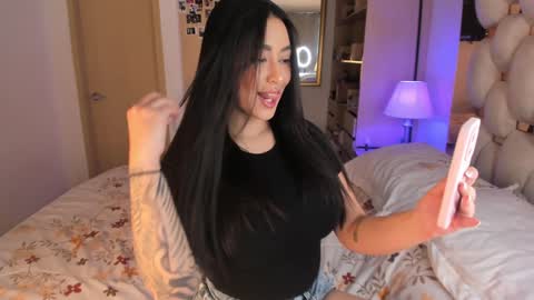 Snapshot of asshley__ chatting on 01-15-25, 08:26 Ashley online show from 01-15-25, 08:26