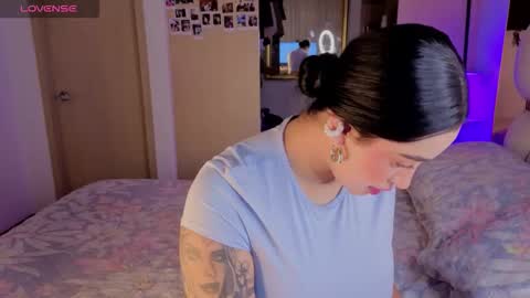 Snapshot of asshley__ chatting on 09-21-25, 06:26 Ashley online show from 09-21-25, 06:26