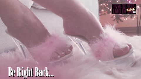 Snapshot of assleighabbott chatting on 12-23-24, 12:25 ASSleigh Abbott online show from 12-23-24, 12:25