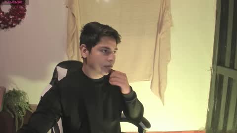 Snapshot of asta_kuro chatting on 12-15-25, 01:10 Asta Kuno online show from 12-15-25, 01:10