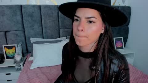 astrid_velle online show from 11-22-25, 04:11