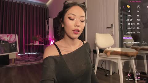 Snapshot of asuno_ chatting on 11-24-25, 04:01 Follow my TG Channel for 3 tokens only online show from 11-24-25, 04:01