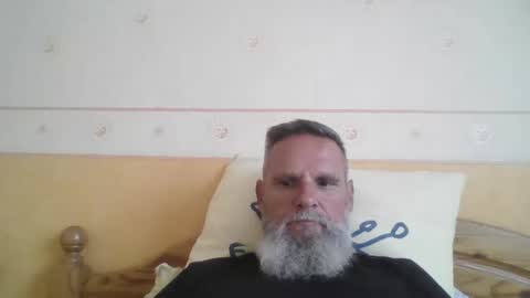 Snapshot of atatanka chatting on 09-10-25, 11:32 atatanka online show from 09-10-25, 11:32