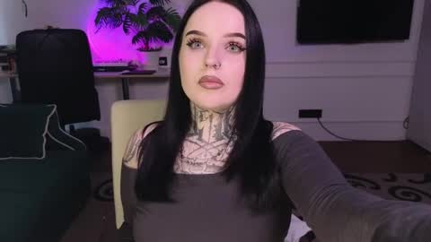 online every day between 10am-23pm online show from 04-10-26, 07:57