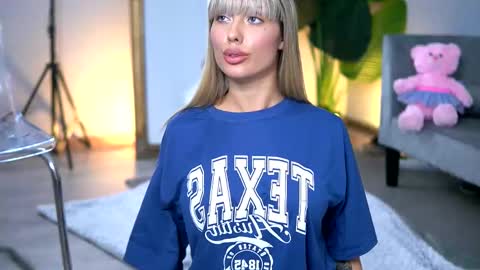 Isabella online show from 02-11-25, 01:52