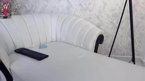 Aura sanders online show from 11-24-25, 12:16