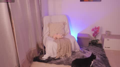 Snapshot of aura_sensual chatting on 10-01-25, 11:44 . online show from 10-01-25, 11:44