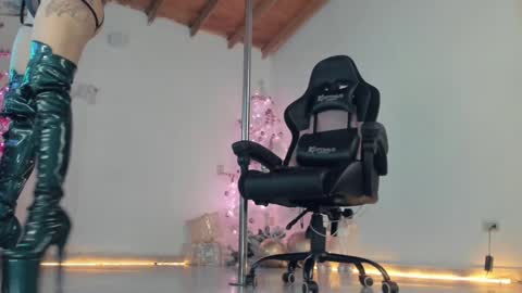 aura online show from 12-16-24, 01:54