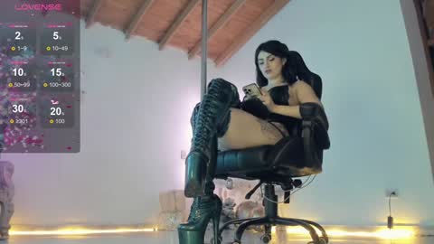 aura online show from 12-20-24, 08:38