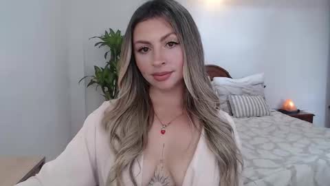 Auri Belle  online show from 11-10-25, 04:17