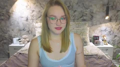 Snapshot of aurora_golden chatting on 10-26-25, 05:52 Kate online show from 10-26-25, 05:52