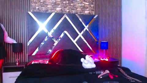 aurora_hs online show from 09-19-25, 03:19