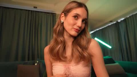 Snapshot of aurora_the_ballerina chatting on 02-10-25, 06:42 Aurora online show from 02-10-25, 06:42