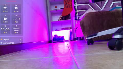 Snapshot of aurora_thomas chatting on 12-20-24, 03:42 Aurora online show from 12-20-24, 03:42