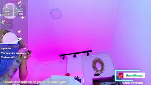 Snapshot of aurora_thomas chatting on 01-25-25, 03:30 Aurora online show from 01-25-25, 03:30