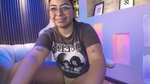 aurora_willow9 online show from 11-20-25, 05:29