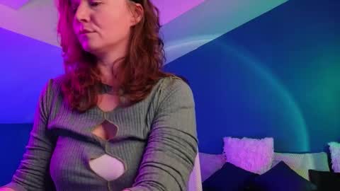 auroraborealis__ online show from 12-18-25, 07:03