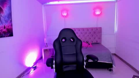 Aurora Diaz online show from 11-15-25, 08:05