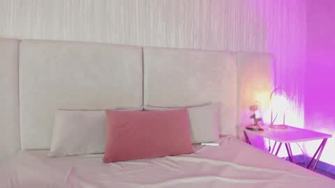 ...  ... online show from 01-12-25, 01:48