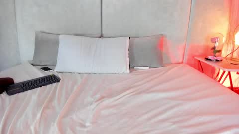 ...  ... online show from 02-07-25, 03:12