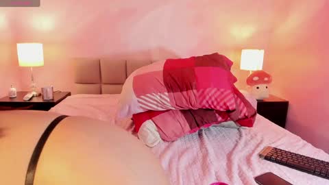 Snapshot of aurorafiore chatting on 01-17-25, 10:12 Aurora online show from 01-17-25, 10:12