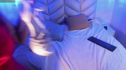 Snapshot of aurorafiore chatting on 01-26-25, 02:45 Aurora online show from 01-26-25, 02:45