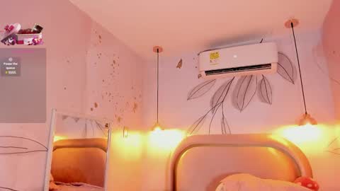 Snapshot of aurorafiore chatting on 03-12-25, 10:39 Aurora online show from 03-12-25, 10:39