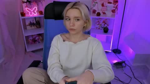 aurorawrenfield online show from 11-10-25, 10:03