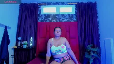 Snapshot of auroreadams chatting on 11-17-25, 02:12 auroreadams online show from 11-17-25, 02:12