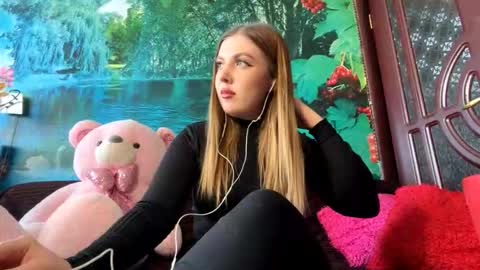 Elizabeth online show from 02-10-26, 11:03