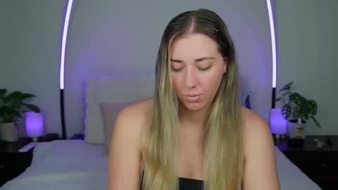 Snapshot of aussielulu chatting on 10-08-25, 03:48 aussielulu online show from 10-08-25, 03:48