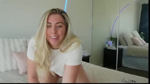 Snapshot of aussielulu chatting on 11-24-25, 11:37 aussielulu online show from 11-24-25, 11:37