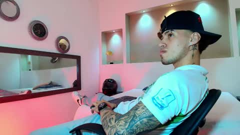 AUSTIN  online show from 02-07-25, 01:58