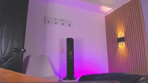 Snapshot of austin_rouse chatting on 10-31-25, 08:15 austin_rouse online show from 10-31-25, 08:15