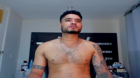 Snapshot of austintorres_ chatting on 01-09-25, 02:43 AustinTorres  online show from 01-09-25, 02:43