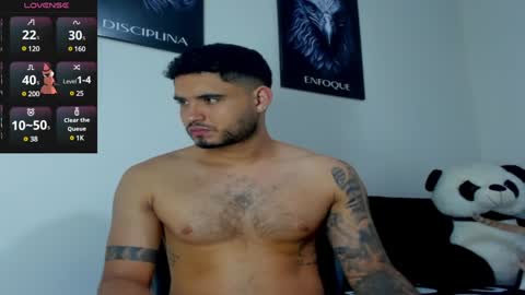 Snapshot of austintorres_ chatting on 01-21-25, 01:50 AustinTorres  online show from 01-21-25, 01:50