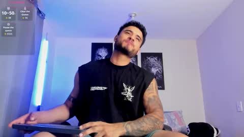 Snapshot of austintorres_ chatting on 10-20-25, 02:45 AustinTorres  online show from 10-20-25, 02:45