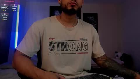 Snapshot of austintorres_ chatting on 10-27-25, 08:35 AustinTorres  online show from 10-27-25, 08:35