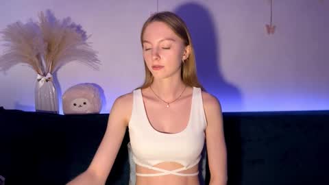 Annie online show from 09-24-25, 03:04