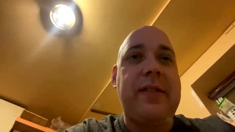 Snapshot of auz1812 chatting on 12-27-24, 08:24 Auz online show from 12-27-24, 08:24