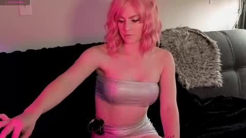 Snapshot of ava_art8 chatting on 10-06-25, 02:20 Ava Rhodes online show from 10-06-25, 02:20