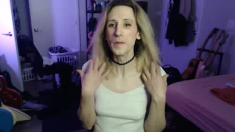 Snapshot of ava_reinhart_999 chatting on 02-10-26, 11:42 Ava online show from 02-10-26, 11:42