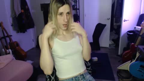 Snapshot of ava_reinhart_999 chatting on 02-22-26, 04:24 Ava online show from 02-22-26, 04:24