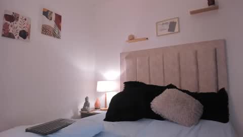 Avaline Help me reach 100 likes TRANSMISSION EVERY DAY FROM 39 PM online show from 12-12-24, 03:32